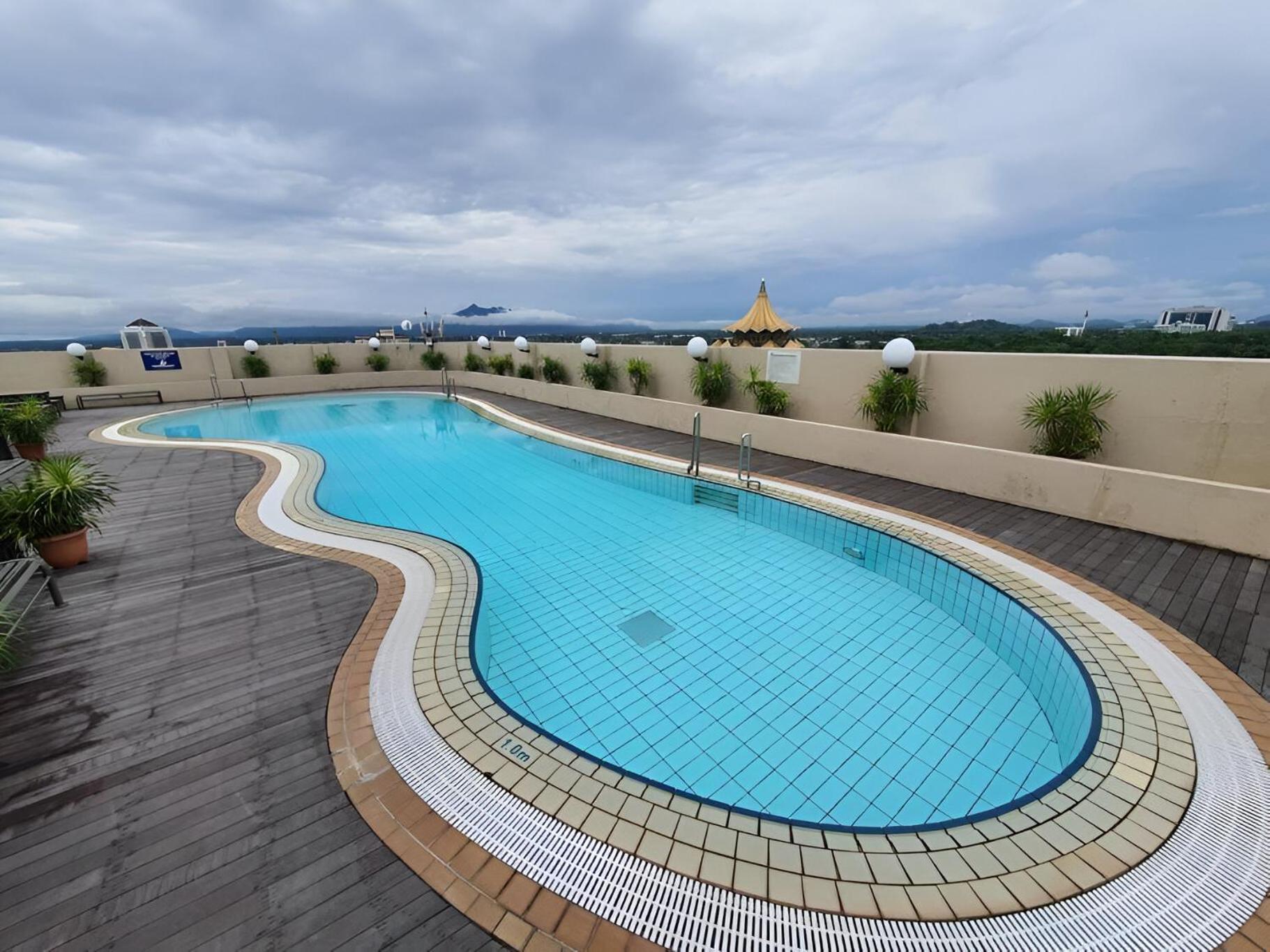 Cozzzy Hut Riverbank Suites Kuching With Spectacular River View Buitenkant foto